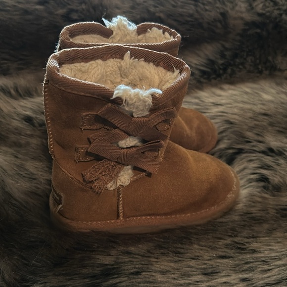 KOOLABURRA UGGS Boots Brown Kids bows size toddler sz 10 - Picture 2 of 7